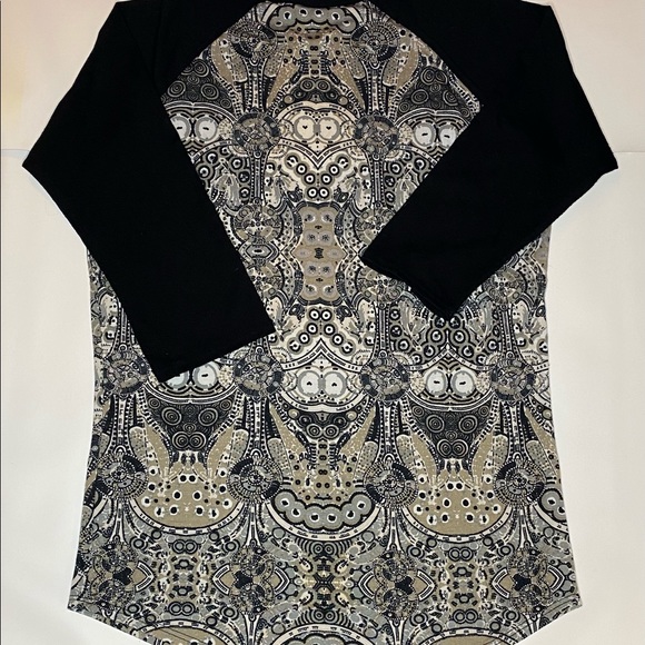 LulaRoe Randy Baseball T-Shirt Size S - Picture 2 of 4